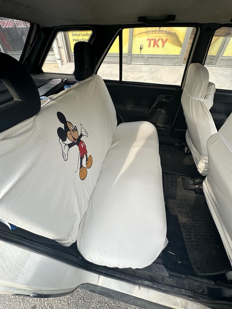 Mickey%20Mouse%20Oto%20Servis%20Kılıfı,%20Kemer%20Pedi,%20Yastık%20Takımı%20Beyaz