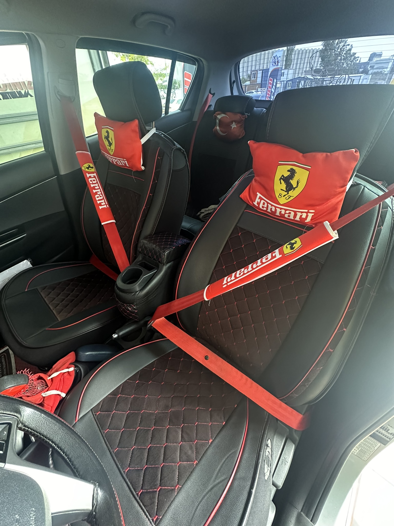 Ferrari%20Boyun%20Yastığı%20Emniyet%20Kemer%20Pedi%20Kırmızı