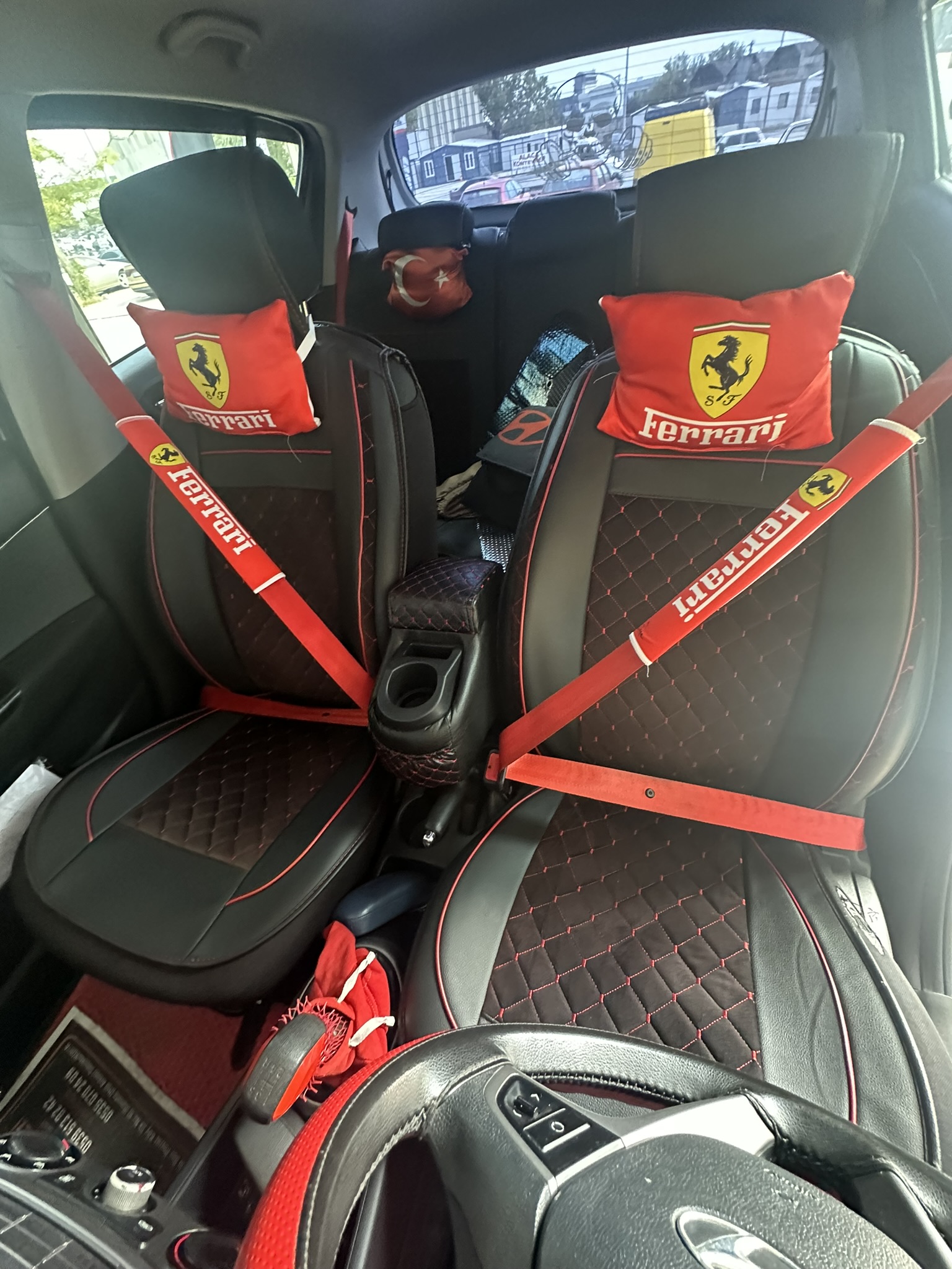 Ferrari%20Boyun%20Yastığı%20Emniyet%20Kemer%20Pedi%20Kırmızı