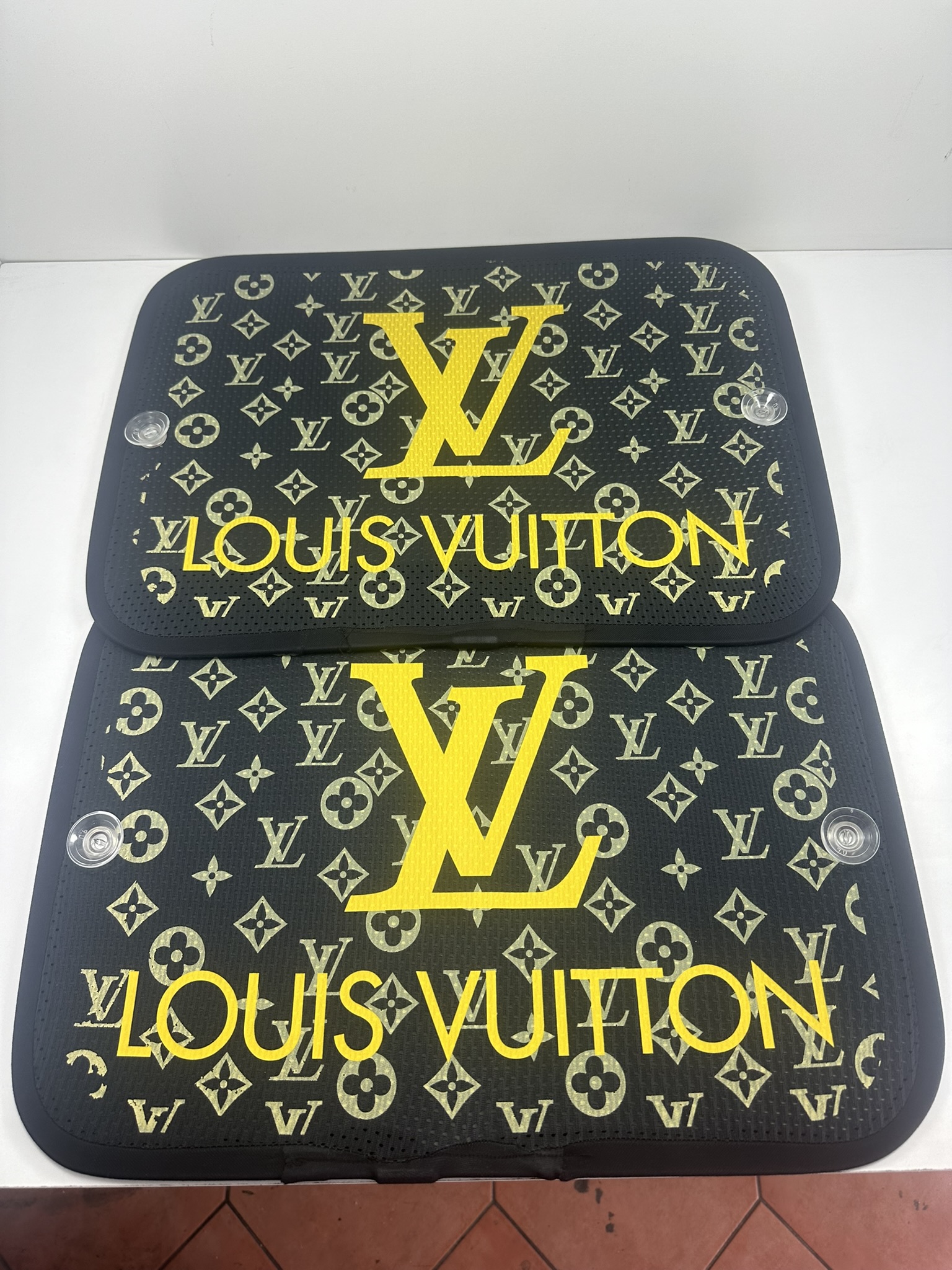 Baskılı%20Yan%20Cam%20Perde%20Aksesuar%20’LOUIS%20VUITTON’%20(Tüm%20Otolara%20Uygundur.)