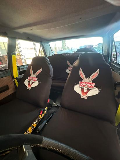 Bugs Bunny Baskılı Oto Servis Kılıfı Siyah